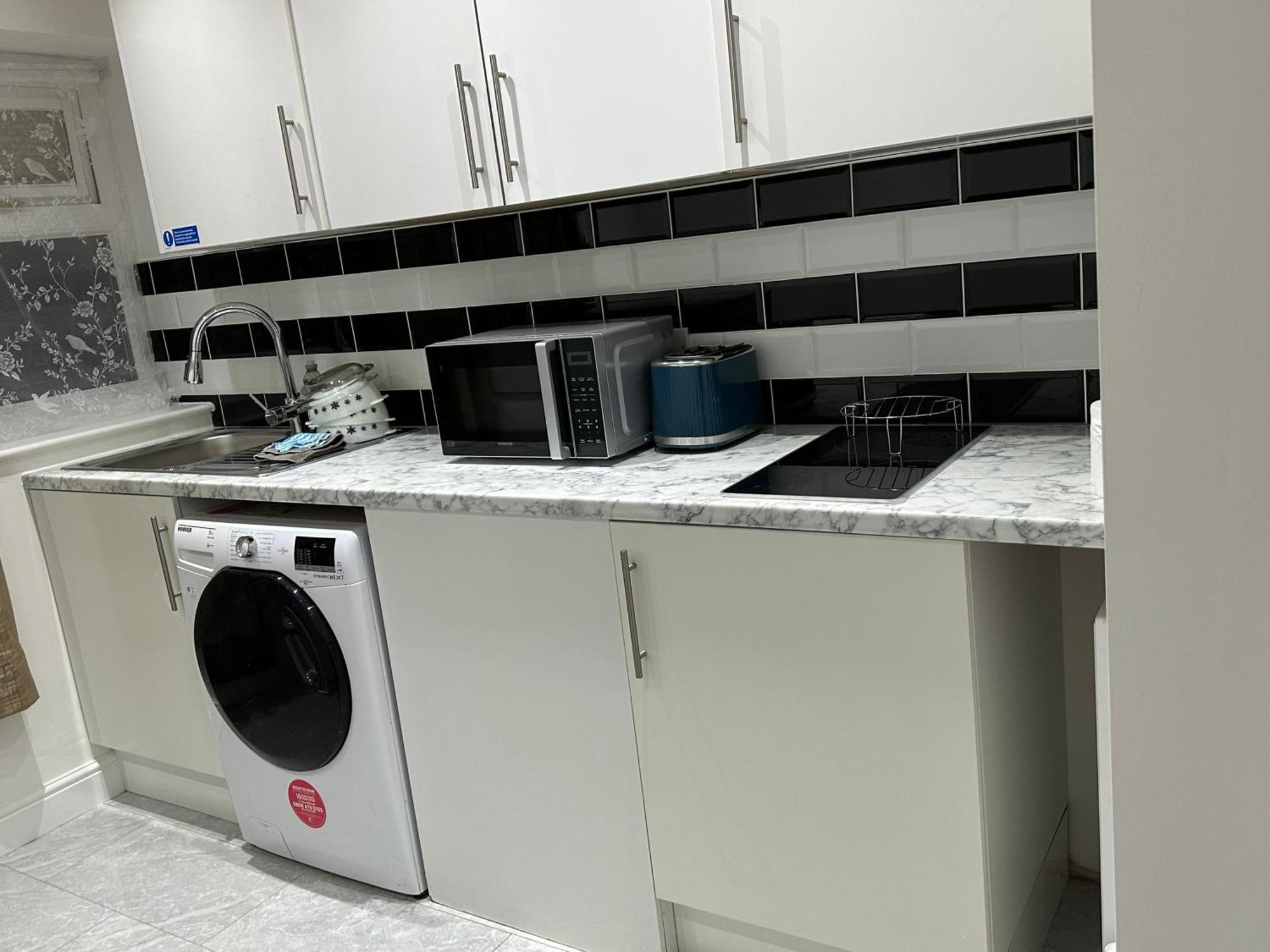 4Th Studio Flat With Private Own Bathroom A London Luxury Family Home Setup And Furnished With Double Bed Plus A Double Futon-Sofa Bed A Single Futon Bed A Baby Cot And Garden And Free Parking Buitenkant foto