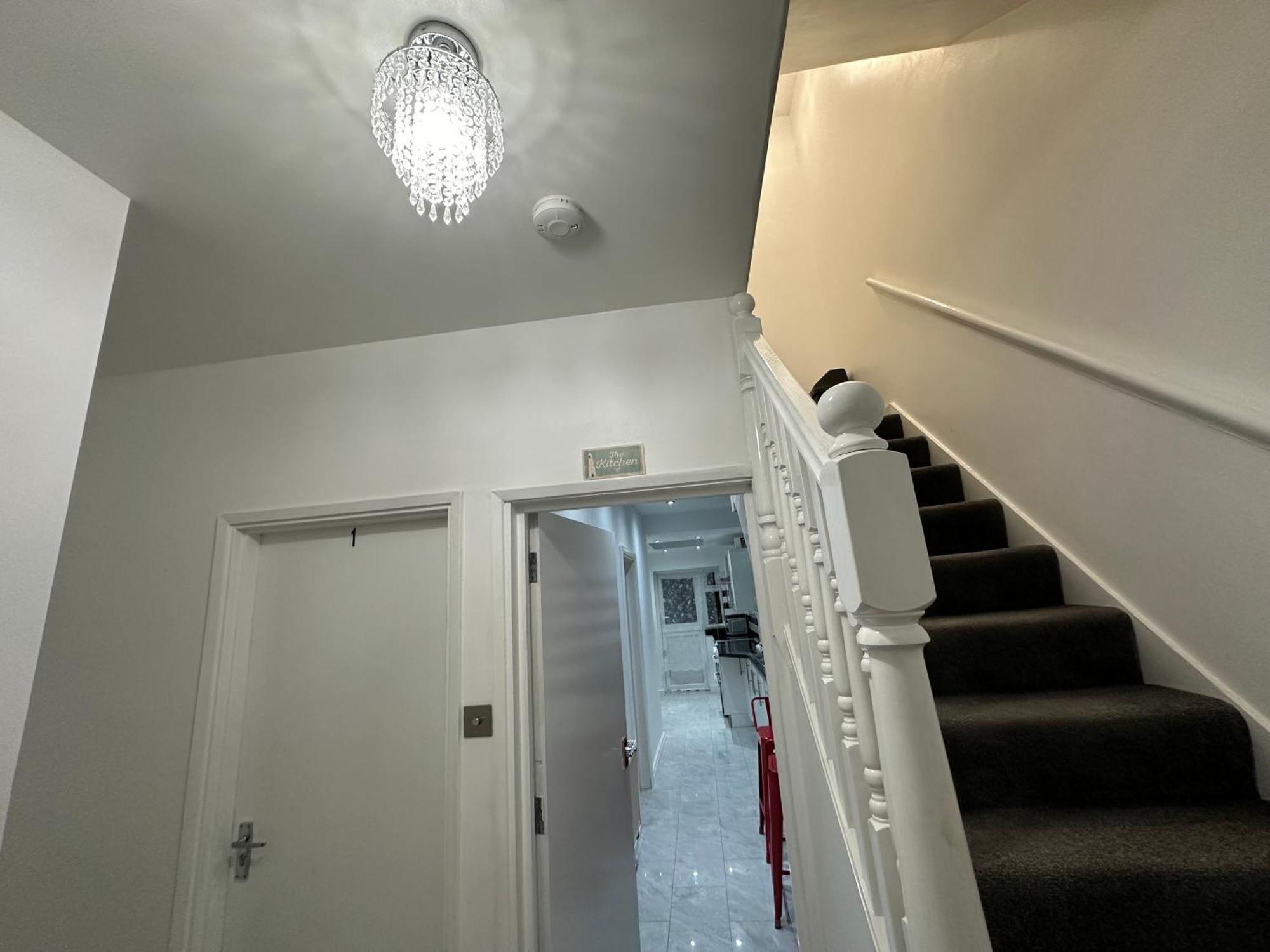 4Th Studio Flat With Private Own Bathroom A London Luxury Family Home Setup And Furnished With Double Bed Plus A Double Futon-Sofa Bed A Single Futon Bed A Baby Cot And Garden And Free Parking Buitenkant foto