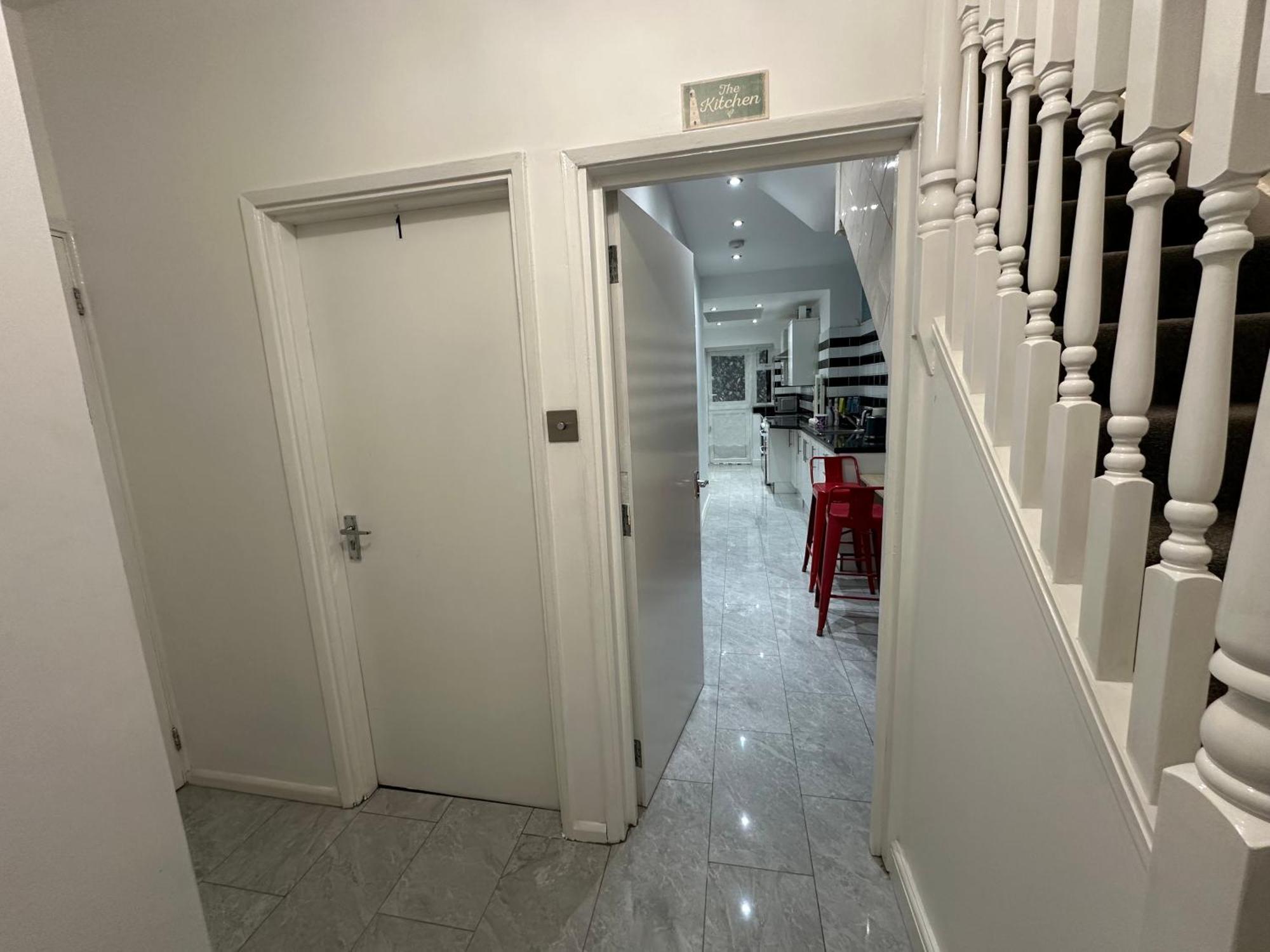 4Th Studio Flat With Private Own Bathroom A London Luxury Family Home Setup And Furnished With Double Bed Plus A Double Futon-Sofa Bed A Single Futon Bed A Baby Cot And Garden And Free Parking Buitenkant foto