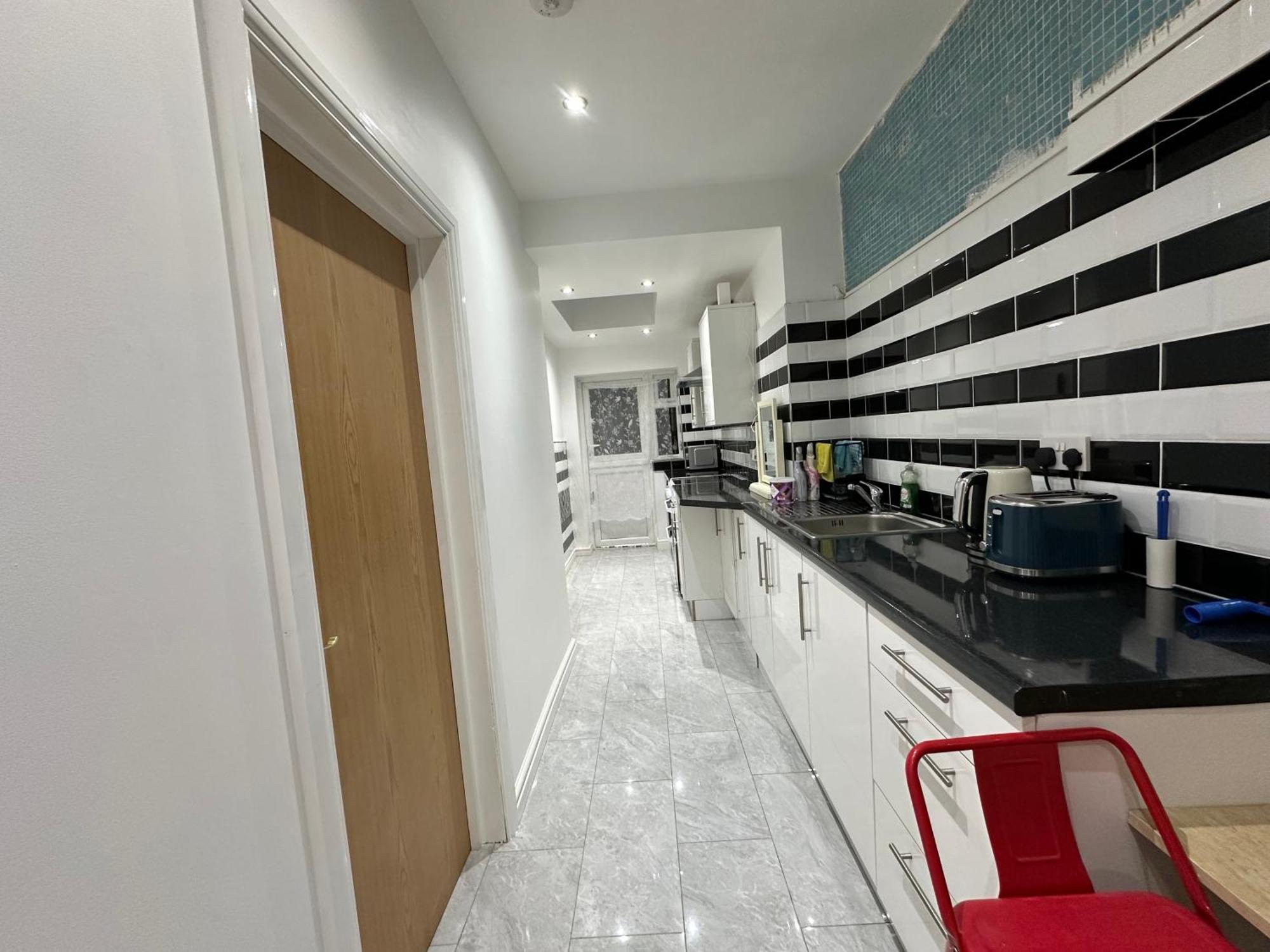 4Th Studio Flat With Private Own Bathroom A London Luxury Family Home Setup And Furnished With Double Bed Plus A Double Futon-Sofa Bed A Single Futon Bed A Baby Cot And Garden And Free Parking Buitenkant foto