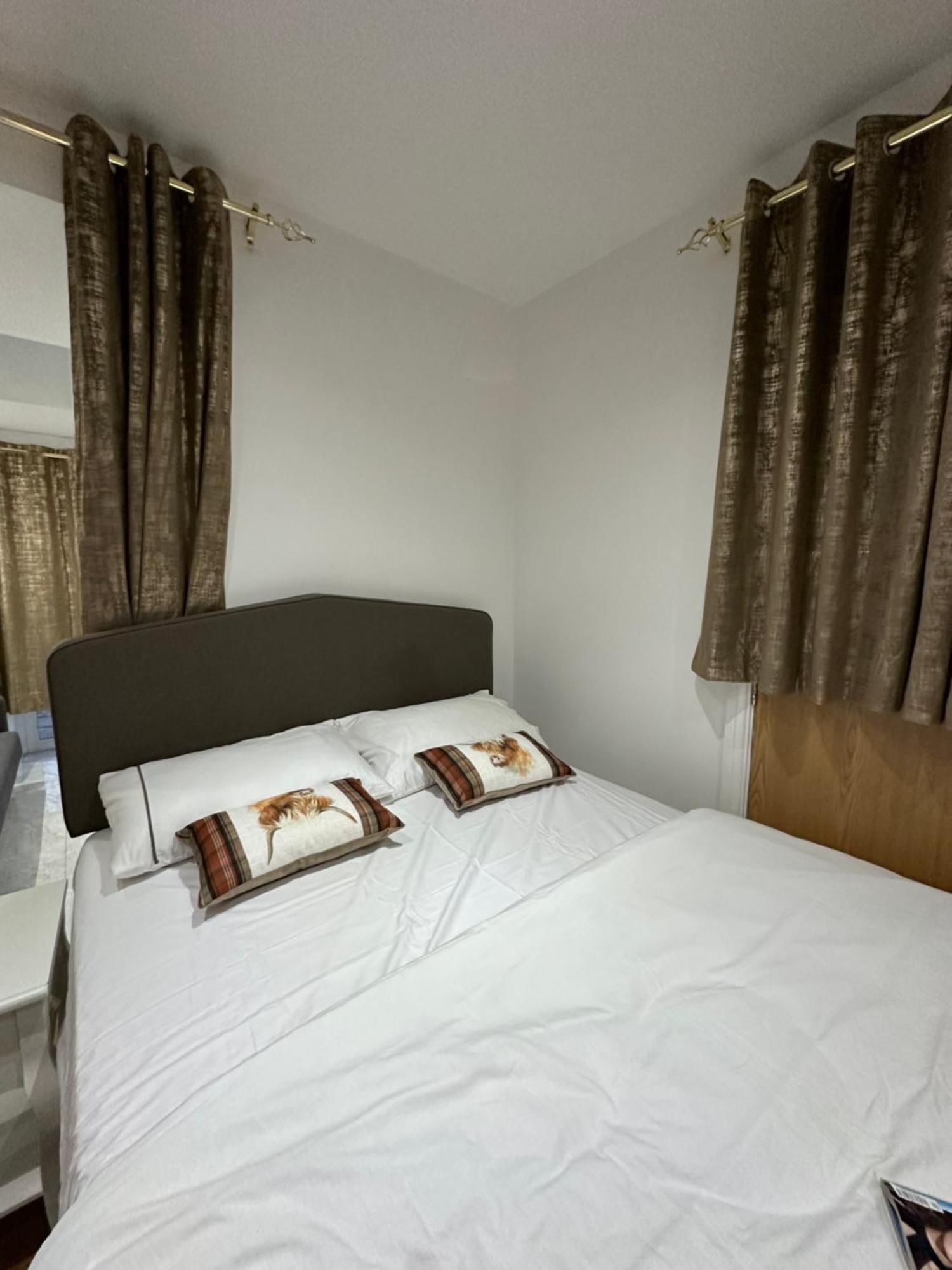 4Th Studio Flat With Private Own Bathroom A London Luxury Family Home Setup And Furnished With Double Bed Plus A Double Futon-Sofa Bed A Single Futon Bed A Baby Cot And Garden And Free Parking Buitenkant foto