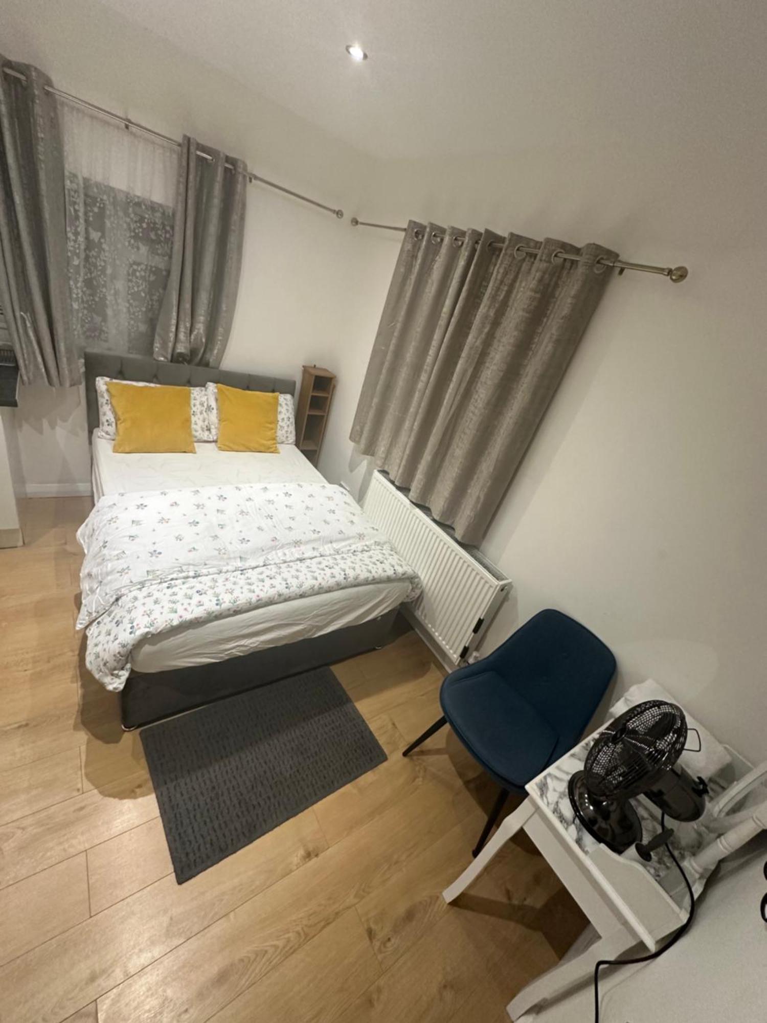 4Th Studio Flat With Private Own Bathroom A London Luxury Family Home Setup And Furnished With Double Bed Plus A Double Futon-Sofa Bed A Single Futon Bed A Baby Cot And Garden And Free Parking Buitenkant foto